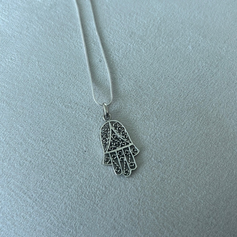 Filigree Hamza Necklace